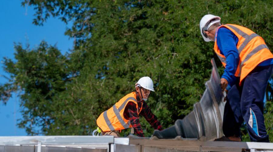 Professional gutter cleaning in Gheens, LA